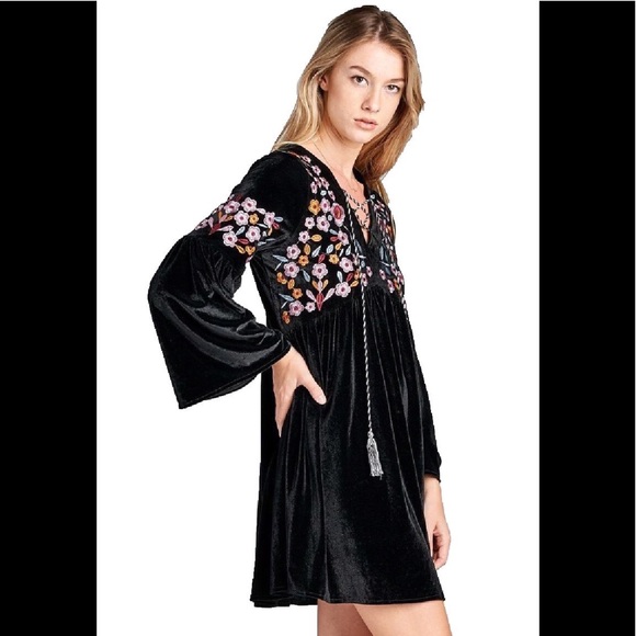 🛑SOLD!!🛑New Velzera Plus Velvet Peasant Tunic - Picture 3 of 4